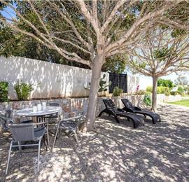 4 bedroom villa with pool close to beach on Akrotiri peninsula, sleeps 8